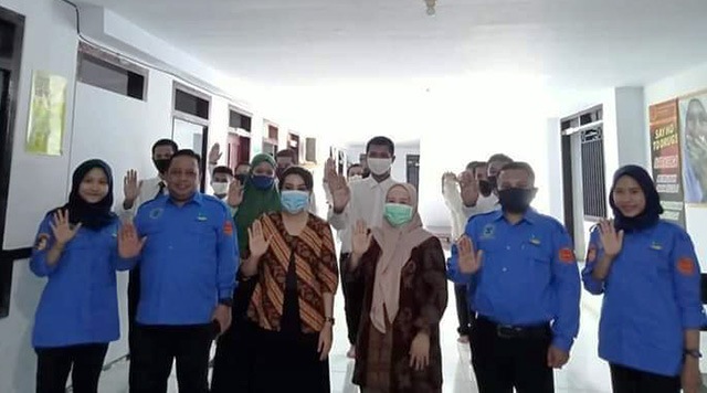 Dikunjungi Dinkes, Begini Kata Ketua LRPPN BI DPD Banyuwangi 2 Photo Bersama.