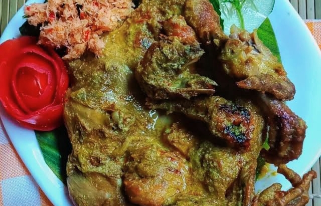 3. Ayam Lodho 