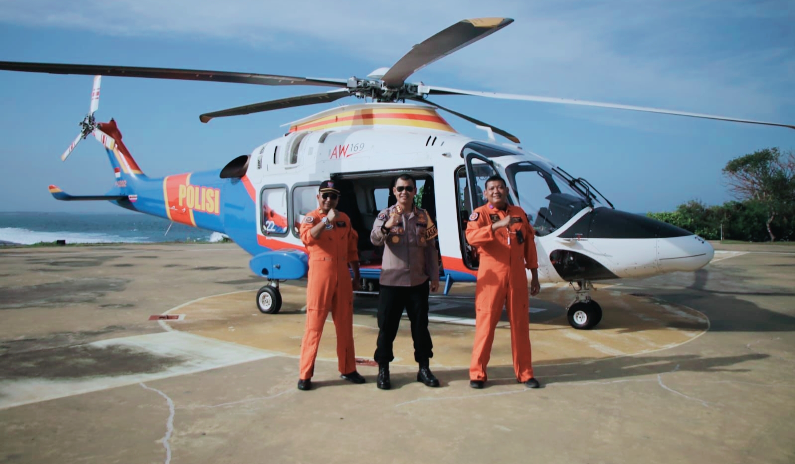 Helikopter yang digunanakan dalam patroli ini adalah Helikopter Polisi AW 169 dengan nomor registrasi Heli P-3302 yang merupakan BKO dari Direktorat Polisi Udara Korp Polairud Baharkam Polri.