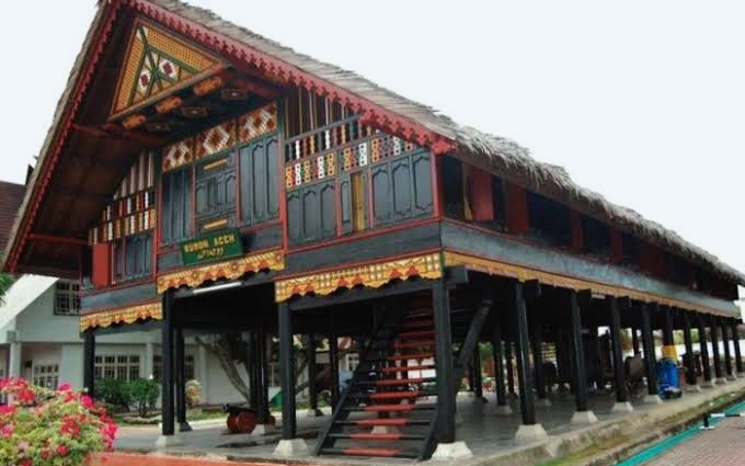 Rumah Adat Aceh Krong Bade. (Foto: kliping.co)