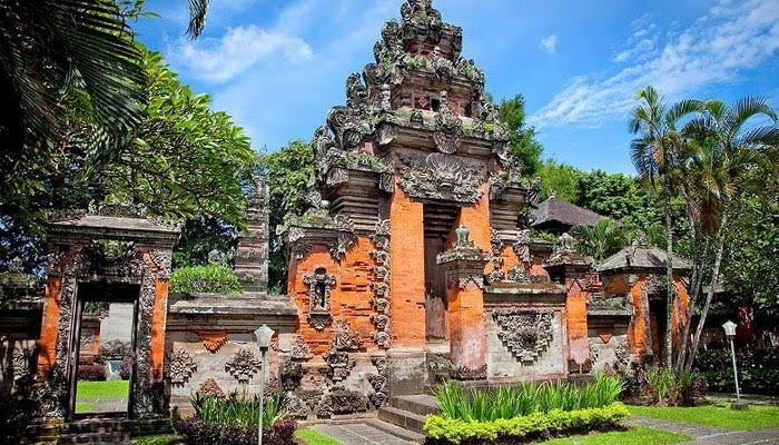 Gapura Candi Bentar, (Smber gambar: saktidesain.com)