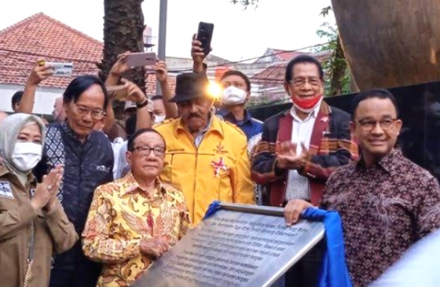 Tentu saja saya bangga sebagai senior bahwa Anies Baswedan menjadi calon presiden, Hal tersebut disampaikan Akbar Tandjung saat menghadiri peresmian Tugu 66 yang direlokasi ke Taman Menteng, Jakarta Pusat, Rabu (5/10/2022).