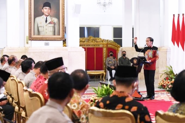Presiden Republik Indonesia Ir. H. Joko Widodo (Jokowi) menyebut kepercayaan publik terhadap Kepolisian Republik Indonesia (Polri) mengalami penurunan yang sangat drastis.