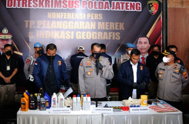 Tiga Pabrik Oli Palsu Beromzet Puluhan Miliar Digrebek