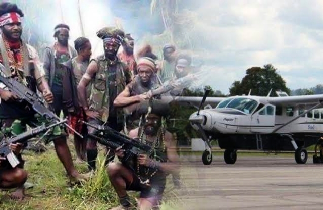 Kelompok Kriminal Bersenjata (KKB) pimpinan Egianus Kagoya, telah membawa pilot Susi Air, Phillip Merthens, keluar dari Paro.