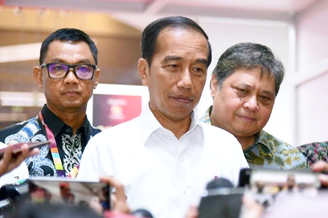Presiden Republik Indonesia Ir. H. Joko Widodo (Jokowi ) menegaskan bahwa semua pihak harus menghormati keputusan hakim.