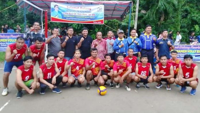 Ketua DPD LPM Kota Padang Irwan Basir Dt. Rajo Alam, SH.MM membuka secara resmi turnamen bola voli antar Kelurahan se-Kecamatan Bungus Teluk Kabung. Ketua DPD LPM Kota Padang Irwan Basir Dt. Rajo Alam, SH.MM membuka secara resmi turnamen bola voli antar Kelurahan se-Kecamatan Bungus Teluk Kabung.