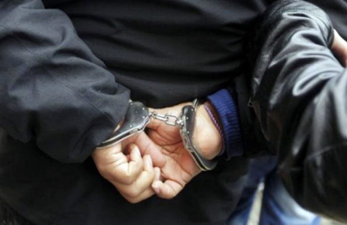 Polres Sukabumi menangkap seorang pemuda berinisial IB (berusia 25 tahun) diduga menjadi pelaku percobaan pembunuhan terhadap tetangganya sendiri.