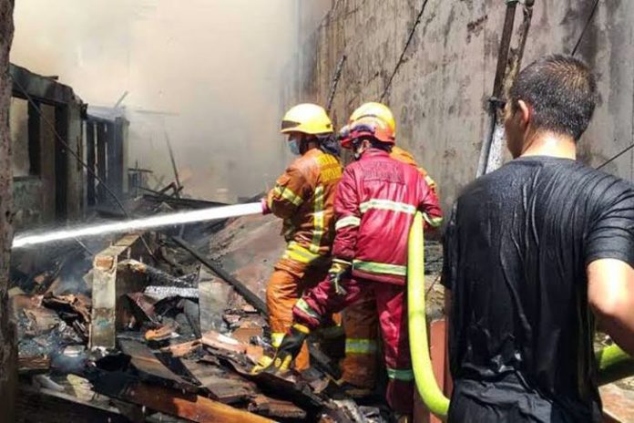 Tiga unit rumah warga hangus terbakar yang berlokasi di Jalan Pulau Nangka II, RT.3/RW.2, Rawa Buaya, (Poto: Ilustras) Tiga unit rumah warga hangus terbakar yang berlokasi di Jalan Pulau Nangka II, RT.3/RW.2, Rawa Buaya, (Poto: Ilustrasi).