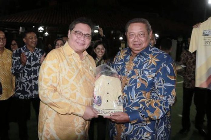 Ketua Umum Partai Golkar Airlangga Hartarto dijadwalkan bertemu dengan Ketua Majelis Tinggi Partai Demokrat Susilo Bambang Yudhoyono (SBY) di kediaman SBY, Cikeas, Bogor,. Ketua Umum Partai Golkar Airlangga Hartarto dijadwalkan bertemu dengan Ketua Majelis Tinggi Partai Demokrat Susilo Bambang Yudhoyono (SBY) di kediaman SBY, Cikeas, Bogor,.