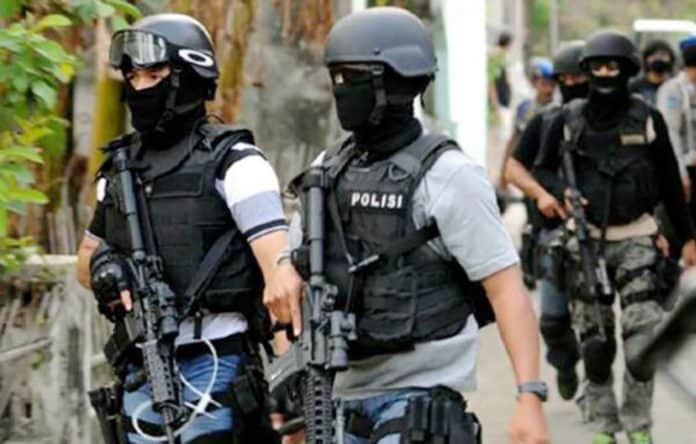 Densus 88 Antiteror Polri telah menangkap dua terduga teroris di Malang, Jawa Timur. Terduga teroris itu berinisial Y dan T, (Poto Ilustrasi). Densus 88 Antiteror Polri telah menangkap dua terduga teroris di Malang, Jawa Timur. Terduga teroris itu berinisial Y dan T, (Poto Ilustrasi).