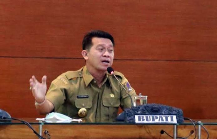 I Nyoman Suwirta mengundurkan diri dari kursi Bupati Klungkung dan memilih menjadi calon legislatif (Caleg) dari PDI Perjuangan untuk DPRD Bali.