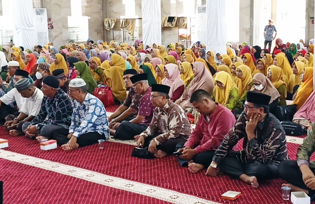 Pimpinan Daerah (PD) Muhammadiyah Padang dengan melaksanakan silaturahim akbar Idul Fitri. Bertempat di Masjid Al-Khair, Piai Nan XX, Kecamatan Lubuk Begalung, Kota Padang, pada hari Senin (1/5/2023) Pagi.
