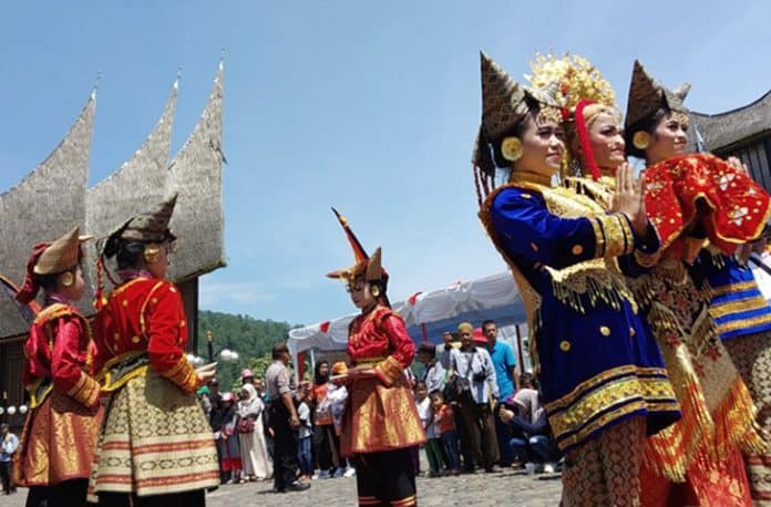 Suku Minangkabau merupakan suku bangsa yang tinggal di Pulau Sumatera