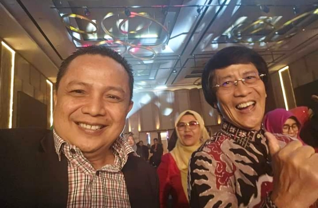 Ketua MKKS SMP Swasta Kota Padang M. Fikar Dt Rajo Magek S.Ag, MM,. M.Pd dan Ketua Umum Lembaga Perlindungan Anak Indonesia Prof Dr Seto Mulyadi.