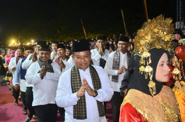 Pemerintah Kota Padang menggelar pawai Telong-telong, pada Minggu (6/8/2023) malam.