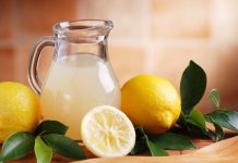 Air lemon adalah minuman segar yang terbuat dari perasan lemon yang ditambahkan ke dalam air. Lemon kaya akan vitamin C, asam sitrat, antioksidan, dan senyawa lainnya yang memiliki potensi untuk mengurangi kadar asam urat dalam tubuh.