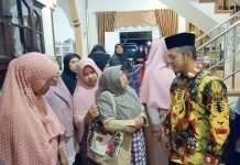 Bendahara DPC Partai Golkar Kecamatan Kuranji Erianto kembali melakukan kunjungan silahturahmi bersama elemen masyarakat, khususnya yang di berada kampung Tanjuang, Kecamatan Kuranji, Kota Padang, pada hari Kamis (21/9/2023) Malam.