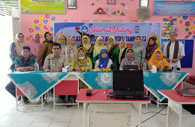 tim assesor Dr. Dra. Desmi Irianti, M. Pd dan Dr. Dona Afriyani, S.Si,. M.Pd ini disambut baik oleh Kepala Sekolah SDN 15 Surau Gadang Zainul Arifin, S.Pd dan Ketua Komite SDN 15, Guru serta Wali Murid. Bertempat di SDN 15, Surau Gadang, Jalan Wira Sakti VI, Perumda Siteba, Kecamatan Nanggalo, Kota Padang, pada Selasa (10/10/2023) Pagi.
