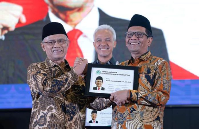 Muhammadiyah menaruh harapan besar kepada pasangan capres cawapres 2024, Ganjar Pranowo dan Mahfud MD. Muhammadiyah menaruh harapan besar kepada pasangan capres cawapres 2024, Ganjar Pranowo dan Mahfud MD.