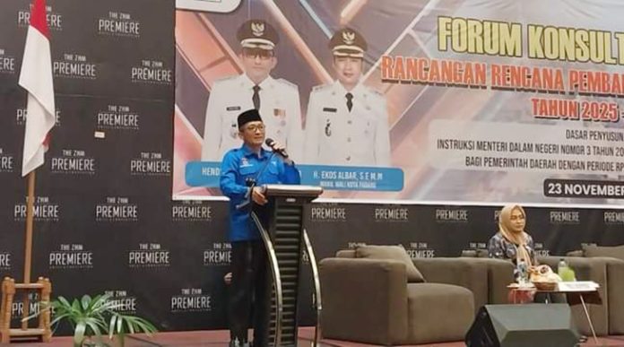 Kegiatan (Bappeda) Kota Padang menyelenggarakan Forum Konsultasi Publik (FKP) Rancangan Rencana Pembangunan Daerah (RPD) tersebut secara resmi dibuka Wali Kota Padang Hendri Septa di salah satu hotel, pada hari Kamis (23/11/2023).