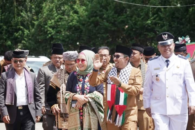 Bupati Eka Putra juga menyampaikan bahwa seorang niniak mamak adalah pemimpin yang harus mengayomi, membimbing, mengarahkan dan mengatur anak kemenakan dalam segenap aspek kehidupan.