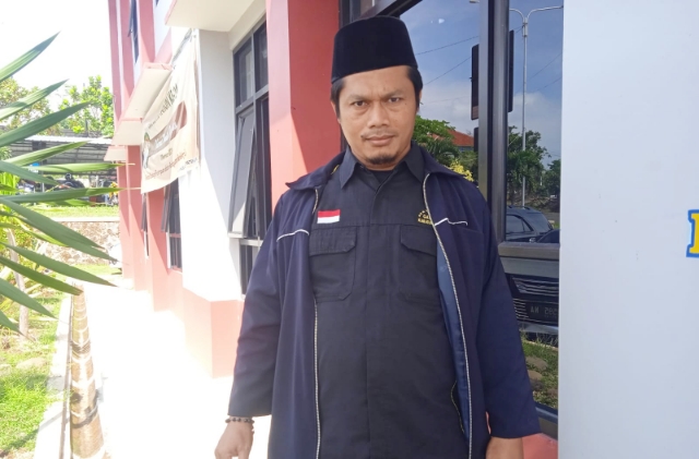 Ketua DPP GAMAS Ustad Iing Sholihin menyampaikan dugaan peredaran minuman keras beralkohol tidak memiliki izin di lingkungan Kecamatan Lebakwangi, Kabupaten Kuningan sudah membuat geram pihak DPP GAMAS salah satu organisasi masa (Ormas) Islam di Kabupaten Kuningan, Provinsi Jawa Barat.