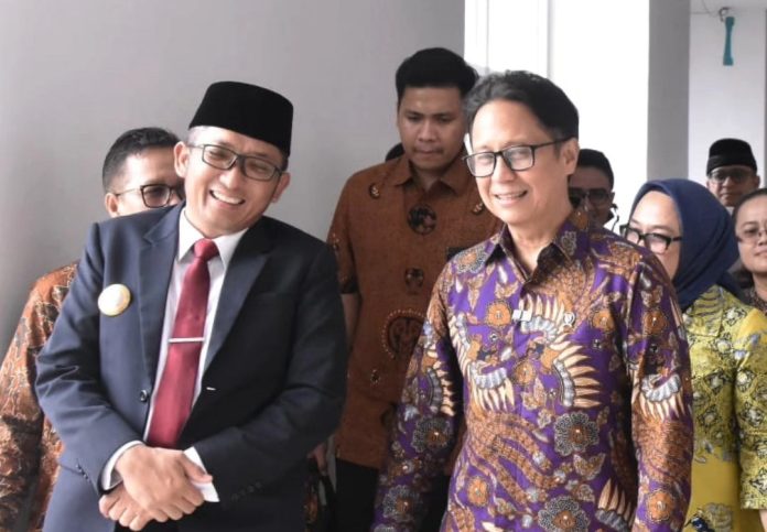 Wali Kota Padang Hendri Septa mengucapkan terima kasih atas bantuan Kemenkes kepada RSUD Rasidin Padang. Wali Kota Padang Hendri Septa mengucapkan terima kasih atas bantuan Kemenkes kepada RSUD Rasidin Padang.