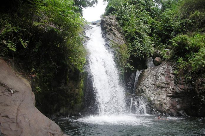 Pesona Baru Wisata Kawasan Timur Kota Padang (Poto: Terjun Lubuak Tampuruang)