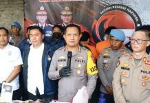 Kapolresta Bandung Kombes. Pol. Kusworo Wibowo mengatakan, polisi menangkap dua orang pelaku yang memproduksi narkoba beserta menyita beberapa barang bukti, diantaranya tembakau sintetis siap edar dan bahan kimia lainnya.