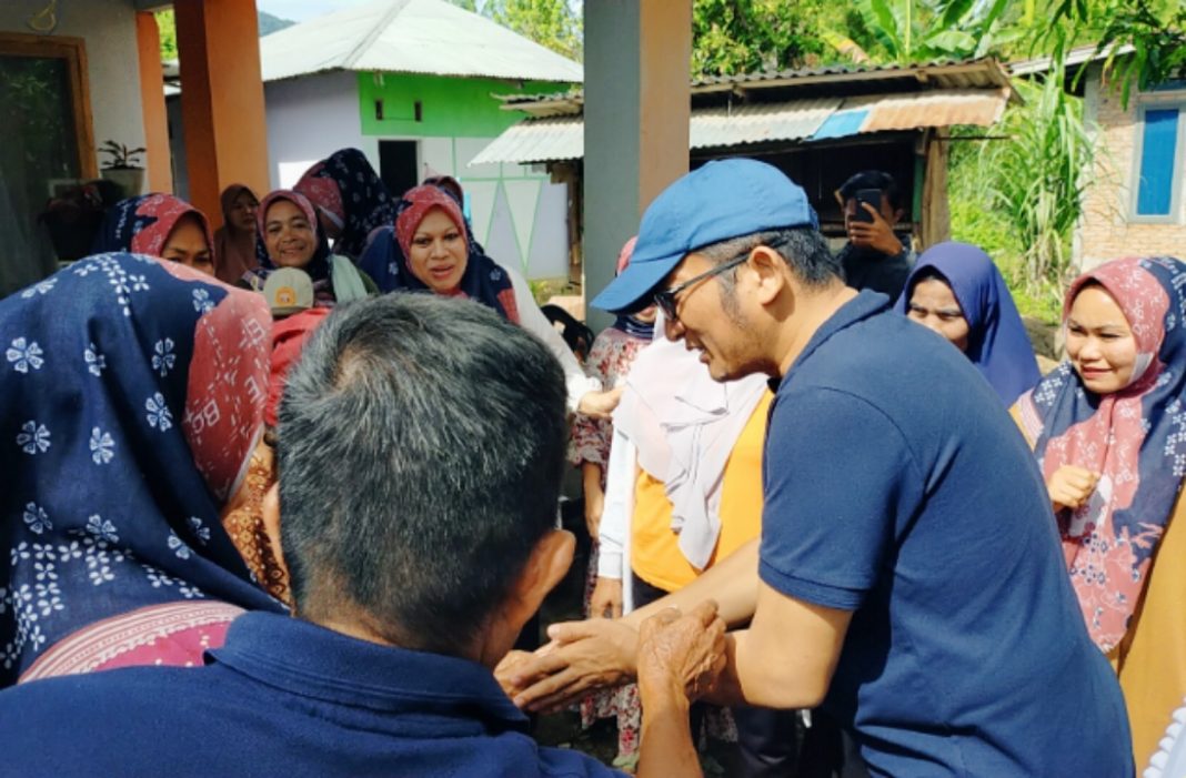 Hendri Septa dikenal karena pendekatannya yang dekat dengan masyarakat, sering terlibat langsung dalam kegiatan-kegiatan lokal dan mendengarkan aspirasi warga