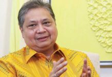 Airlangga Hartarto menyebut keputusan mundur dari Ketum Golkar ini dilakukan demi menjaga stabilitas transisi pemerintahan ke depan dan keutuhan Golkar.