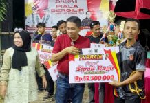 Festival Sipak rago Pauh IX Cup 2024 se-Sumatera Barat yang digelar di Rimbo Tarok, Pauh IX Kuranji, Kota Padang, sukses ditutup oleh Anggota DPRD Provinsi Sumatera Barat, Evi Yandri Rajo Budiman, pada Minggu (18/8/2024) malam.