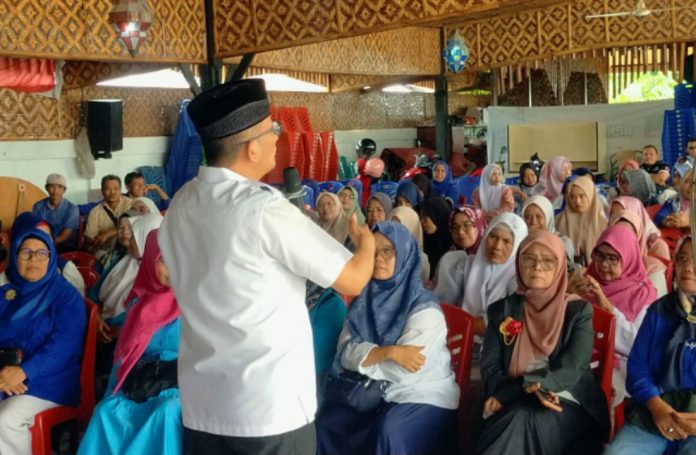 H. Hendri Septa, B.Bus., MIB. Datuak Alam Batuah Calon Walikota Petahana Kota Padang menyatakan bahwa pemerintah telah meluncurkan program pendidikan muatan lokal yang fokus pada pembentukan karakter anak-anak Minangkabau.