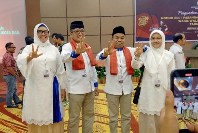 Pasangan calon Wali Kota - Wakil Wali Kota Padang Hendri Septa - Hidayat mendapat dukungan penuh dari presiden terpilih Prabowo Subianto. Dalam hal ini, Ketua DPD Partai Gerindra.