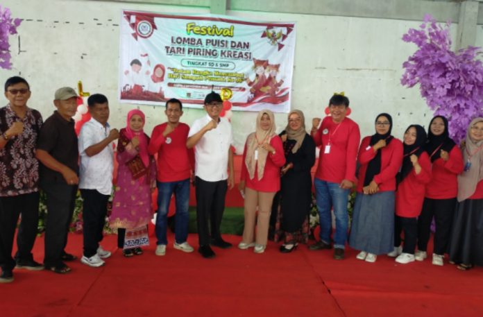 Motivasi pada acara festival sumpah pemuda oleh LPM Lolong Belanti, dalam sambutannya Hendri Septa Datuak Alam Batuah mengatakan, sumpah pemuda menjadi tonggak penting yang mempersatukan semangat kebangsaan dan memotivasi generasi muda untuk terus memperjuangkan nilai-nilai persatuan dan kesatuan. Motivasi pada acara festival sumpah pemuda oleh LPM Lolong Belanti, dalam sambutannya Hendri Septa Datuak Alam Batuah mengatakan, sumpah pemuda menjadi tonggak penting yang mempersatukan semangat kebangsaan dan memotivasi generasi muda untuk terus memperjuangkan nilai-nilai persatuan dan kesatuan.