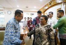 Audiensi antara pengurus Apkasi (Asosiasi Pemerintah Kabupaten Seluruh Indonesia) dengan Wakil Menteri Dalam Negeri (Wamendagri) 1, Ribka Haluk, berlangsung pada hari Kamis, 12 Desember 2024, di Jakarta.