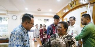 Audiensi antara pengurus Apkasi (Asosiasi Pemerintah Kabupaten Seluruh Indonesia) dengan Wakil Menteri Dalam Negeri (Wamendagri) 1, Ribka Haluk, berlangsung pada hari Kamis, 12 Desember 2024, di Jakarta.