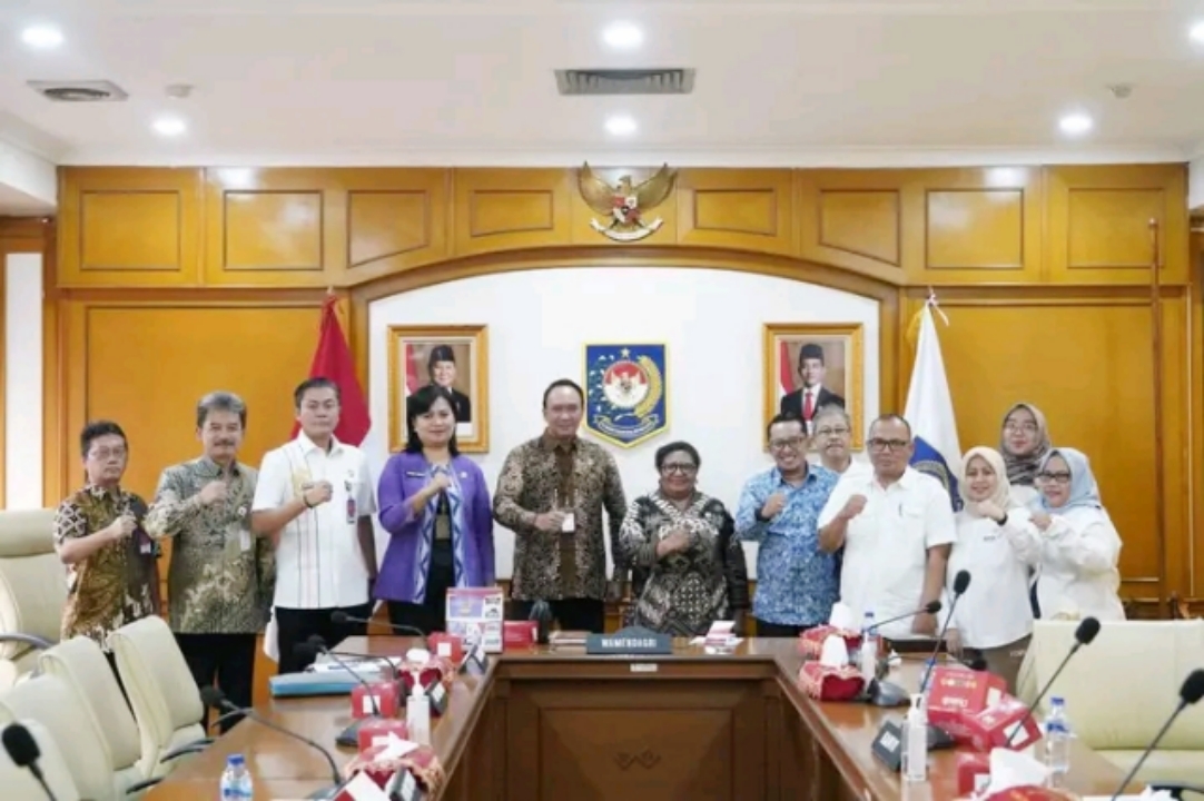 Kehadiran Bupati Eka Putra dan rombongan disambut langsung oleh Wamendagri 1 Ribka Haluk beserta Sekretaris Dirjen Otda Suryawan Hidayat, Plh. Direktur Otda Herny Ika. S. Hutauruk, Plh. Direktur SUPD II Wahyu Suharto dan pejabat lainnya. 