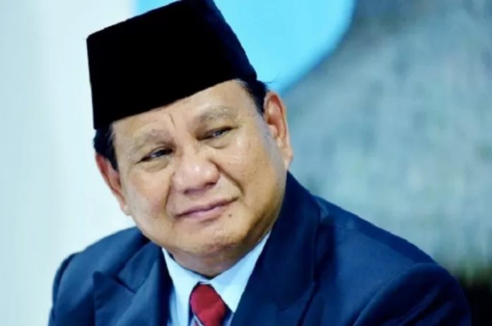 Prabowo Subianto untuk mengembalikan pemilihan kepala daerah seperti gubernur, bupati, dan wali kota melalui DPRD memicu perdebatan mengenai efektivitas dan dampaknya terhadap demokrasi di Indonesia.