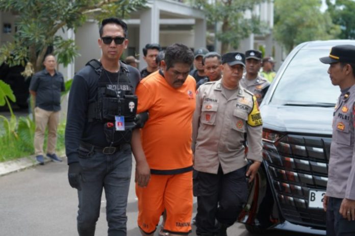 Bareskrim Polri membongkar dua pabrik narkotika yang beroperasi di kawasan perumahan Kabupaten Bogor dan Kabupaten Bandung, Provinsi Jawa Barat. Bareskrim Polri membongkar dua pabrik narkotika yang beroperasi di kawasan perumahan Kabupaten Bogor dan Kabupaten Bandung, Provinsi Jawa Barat.