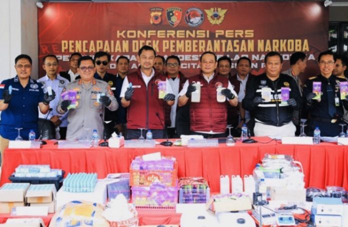 Bareskrim Polri bersama Polda Jawa Barat dan Bea Cukai berhasil mengungkap jaringan narkoba internasional dalam operasi besar bertajuk Gain Operation.