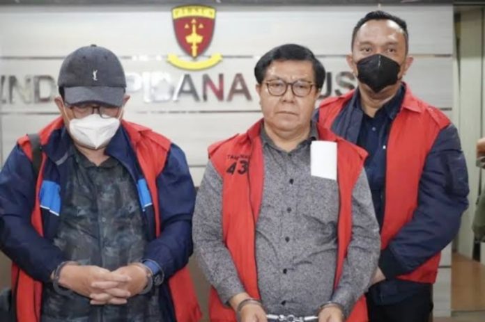 Kasus dugaan suap yang melibatkan tiga hakim Pengadilan Negeri (PN) Surabaya dalam vonis bebas Ronald Tannur kini memasuki babak baru. Kasus dugaan suap yang melibatkan tiga hakim Pengadilan Negeri (PN) Surabaya dalam vonis bebas Ronald Tannur kini memasuki babak baru.