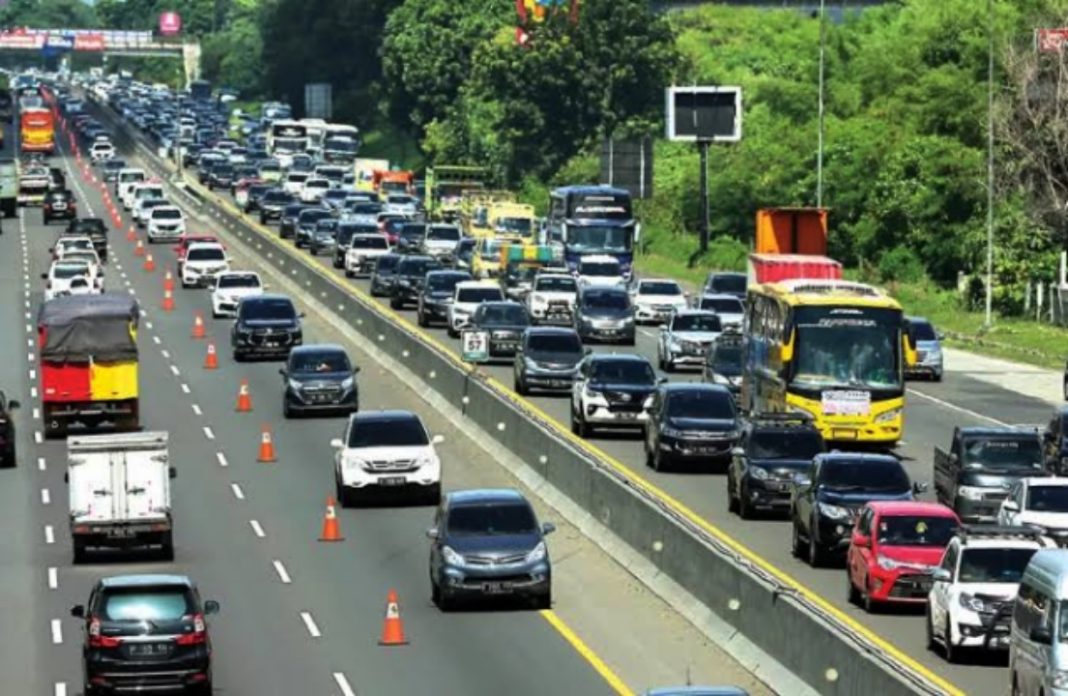Penempatan personel di titik-titik strategis seperti jalur mudik, terminal, stasiun, bandara, pelabuhan, dan pusat perbelanjaan guna memberikan rasa aman bagi masyarakat.