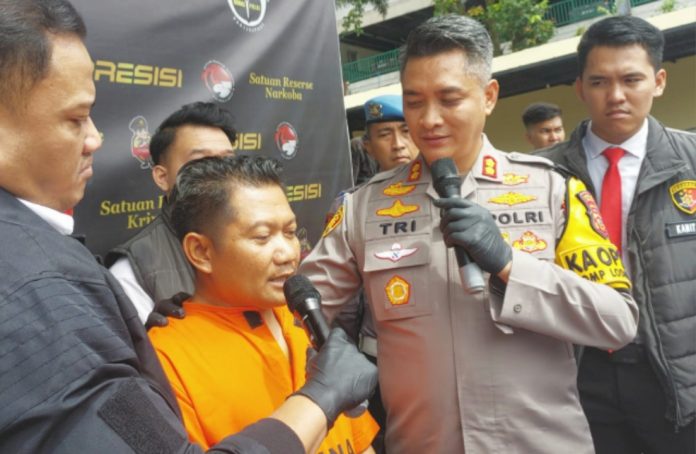 Peristiwa pencabulan itu dialami RAR pada 8 Oktober 2024 lalu. Saat itu ia sedang dalam perjalanan pulang sekolah naik angkot yang dikemudikan oleh pelaku MJ alias F (berusia 45 tahun).