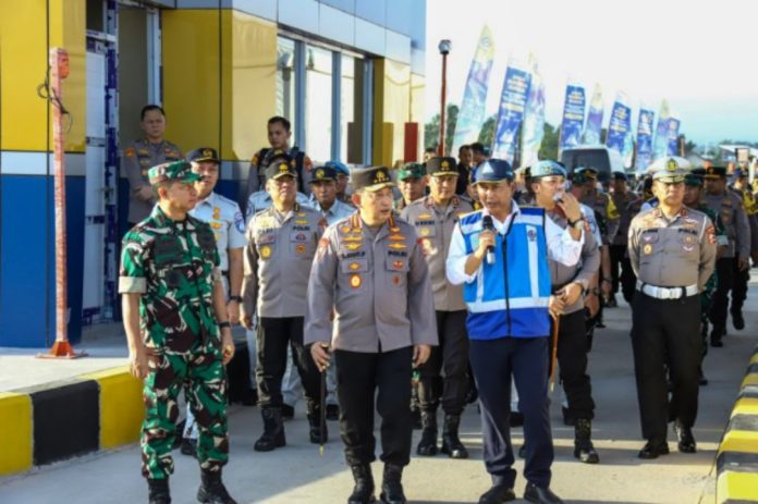 Kapolri Jenderal Listyo Sigit Prabowo memastikan seluruh aktivitas masyarakat selama libur Natal 2024 dan Tahun Baru 2025 (Nataru) terlayani dengan baik.