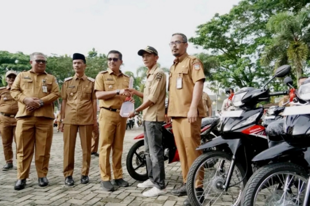 Langkah strategis Pemerintah Kabupaten Solok Selatan dalam memberikan penghargaan kepada jorong berprestasi sebagai wujud apresiasi atas pencapaian target realisasi pajak dan retribusi daerah.