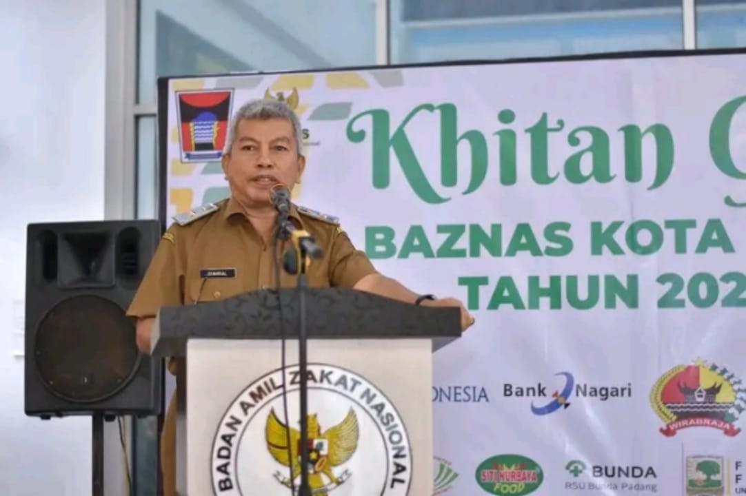 Wali Kota Padang yang diwakili oleh Staf Ahli Pemerintahan Kota Padang, Syahrial Kamat