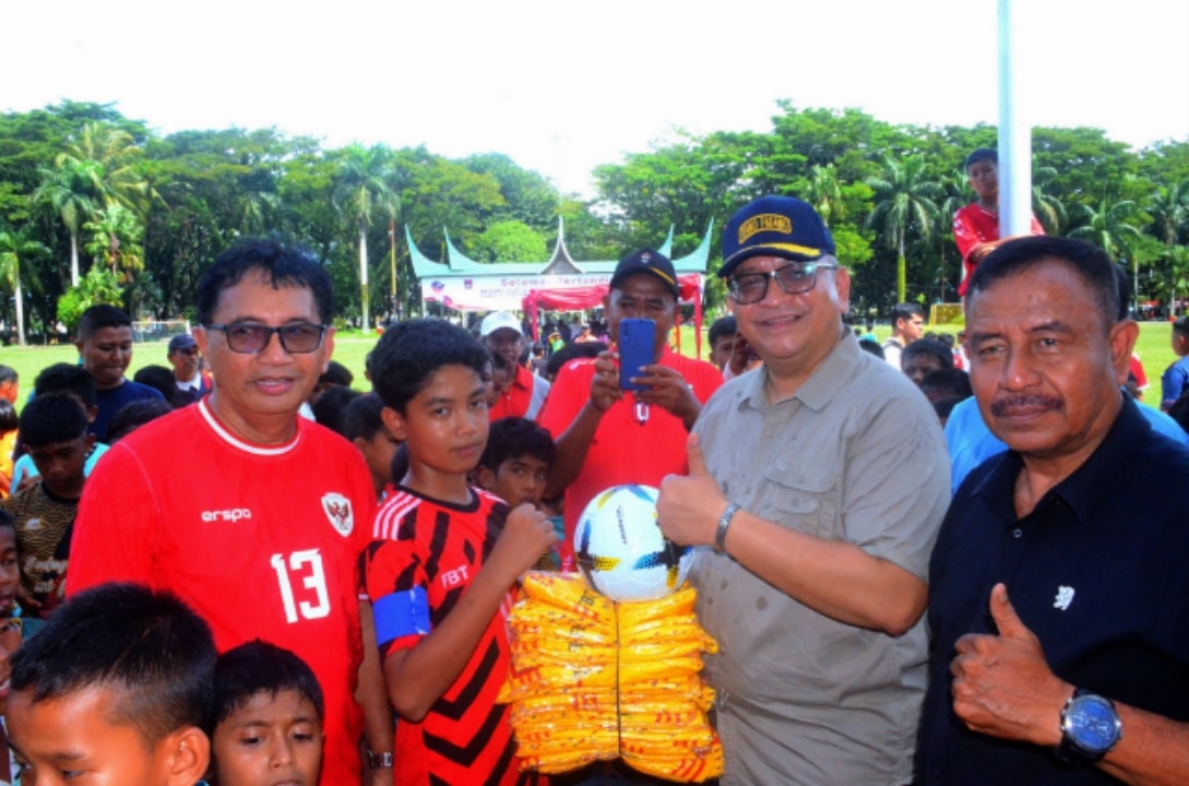 Festival Sepakbola U-12 Asosiasi Kota (Askot) PSSI Kota Padang 2024 resmi digelar, diikuti oleh 60 klub sepak bola dari seluruh Kota Padang.