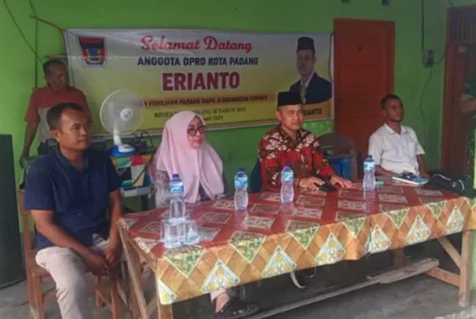 Erianto Sektretaris Fraksi Golkar Dewan Perwakilan Rakyat Daerah (DPRD) Kota Padang mulai melaksanakan kegiatan reses masa sidang II tahun 2025. Bertempat di Lapau Banjuang, RT.07/RW.03, Kelurahan Gunung Sarik, Kecamatan Kuranji, pada hari Minggu 5 Januari 2025.